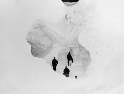 氷の洞窟、c1911、1913 作： G. Murray Levick