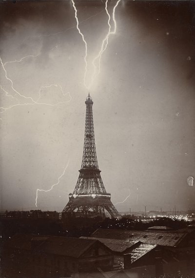 エッフェルタワーストライクバイライトニング、1902年（ゼラチンシルバープリント） 作： Gabriel Loppe