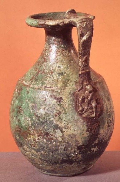 エトルー」の「オイノコエ」（ブロンズ 作： Gallo Roman