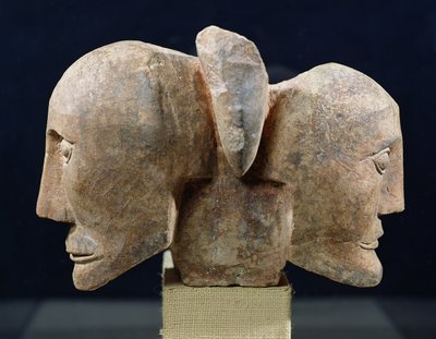 ロクペルツェからのエルメスの双頭のバスト 作： Gaulish