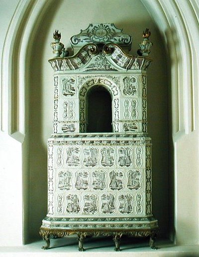 1760年頃のストーブ（鉛と金で釉薬をかけたタイル 作： Gdansk School