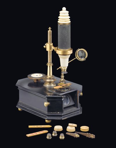 複合ボックス型顕微鏡、c.1775（木材、金属、ガラス）（1113960-1も参照） 作： Georg Friedrich Brander