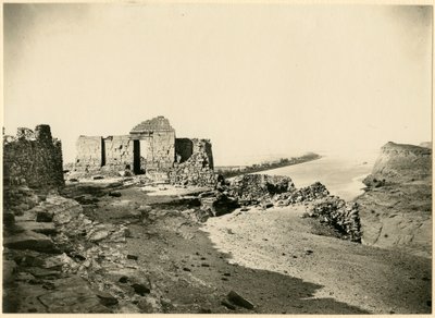 ナイル川を背景にした寺院の遺跡、カスル イブリム、エジプト、ゲオルク シュタインドルフによる写真、1930 年 作： Georg Steindorff