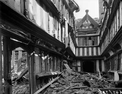 1941 年、コベントリーのグレイフライアーズ レーンにあるフォード病院への爆撃による被害。 作： George Bernard Mason