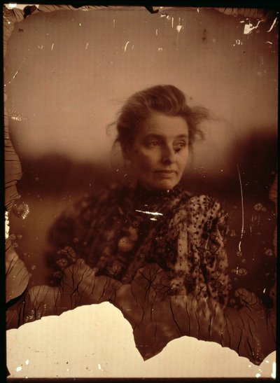 Beatrice Webb (1858-1943) の肖像写真 (autochrome photo) (2900 も参照) 作： George Bernard Shaw