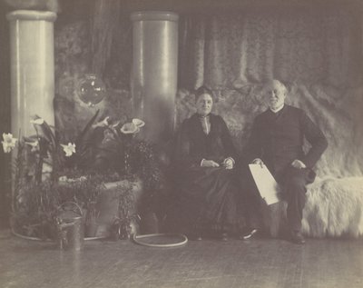 ルイス C. ティファニーのスタジオでのチャールズ E. ティファニー夫妻。 1890年。 作： George Collins Cox