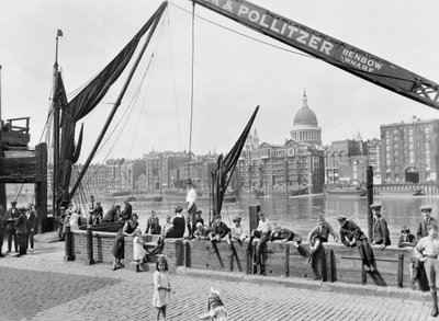 バンクサイド、サザーク橋の西、ロンドン、1930 年代初頭 作： George Davison Reid