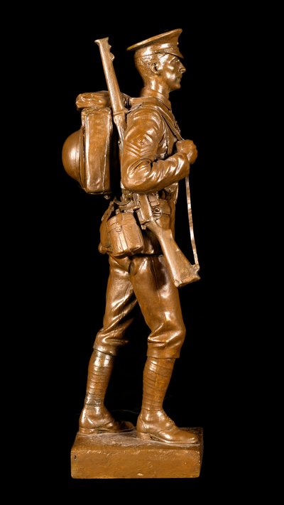 進軍する擲弾兵の軍曹 1920年頃 （ブロンズ色のパティーナを施した石膏製 作： George Edward Wade