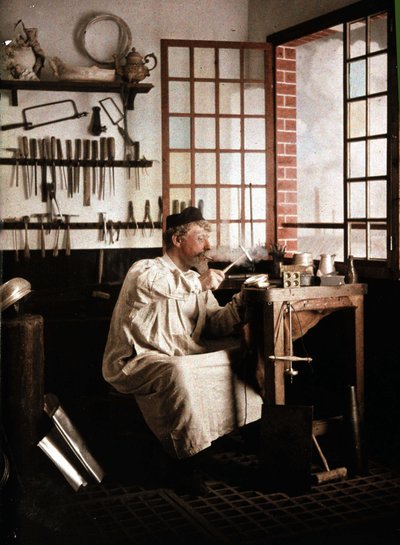 アトリエでのオルフェーヴル、ジョルジュ・アンリによるオートクローム、1910年頃 作： George F. Henry
