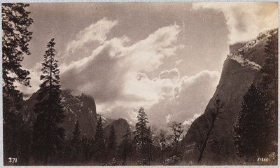 雲とヨセミテ渓谷 作： George Fiske