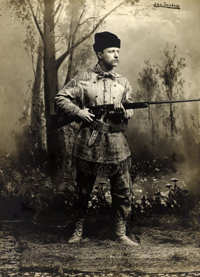 バックスキンのセオドア・ルーズベルト、ダコタ・テリトリーc.1885（白黒写真） 作： George Grantham   Bain News Service Bain