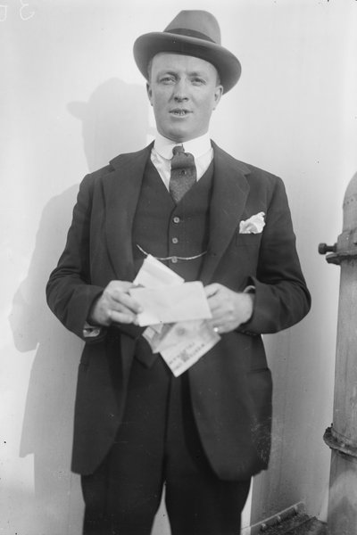 ヒューウォルポール、1920年頃 作： George Grantham Bain