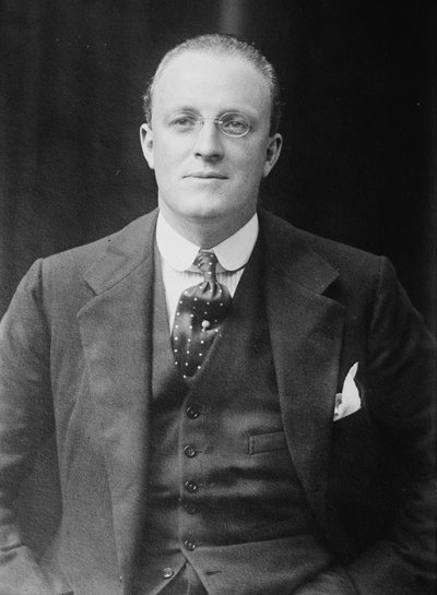 ヒューウォルポール、1920年頃 作： George Grantham Bain