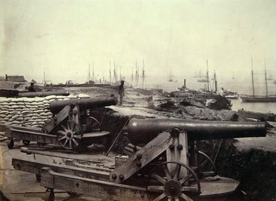 ヨークタウンの反乱軍の要塞と銃 作： George H. Houghton