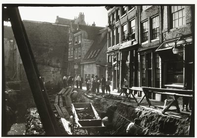 アムステルダムのニューウェンダイクの建設現場の建設労働者 作： George Hendrik Breitner