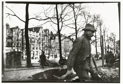アムステルダム市庁舎通りの突破口 作： George Hendrik Breitner