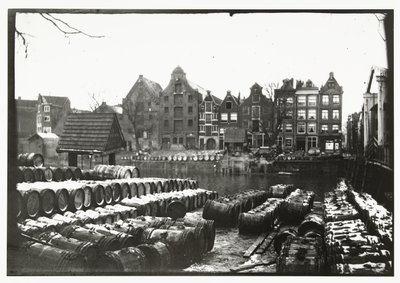 アムステルダムのプリンセネイランドの Teertuinen のビュー 作： George Hendrik Breitner