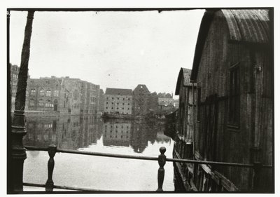アムステルダムのプリンセネイランドへの橋からの眺め 作： George Hendrik Breitner