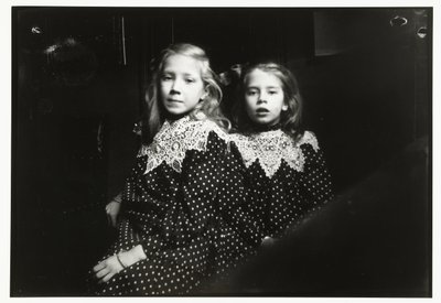 二人の見知らぬ少女の肖像 作： George Hendrik Breitner
