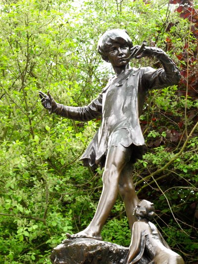 ピーターパン、1912年（ブロンズ） 作： George James Frampton