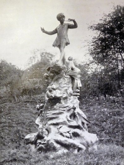 ケンジントンガーデンのピーターパン像の写真プリント 作： George James Frampton