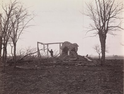 ヘンリー夫人の家の廃墟、ブルランの戦場、1862 年 3 月。 作： George N. Barnard