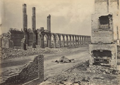 R.R. デポの廃墟、サウスカロライナ州チャールストン、1860 年代。 作： George N. Barnard
