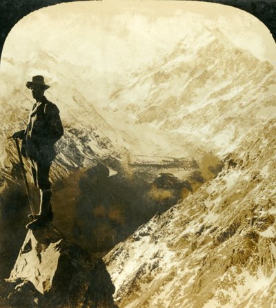マウントクックとニュージーランドのフッカー氷河の首、c1909。 作： George Rose