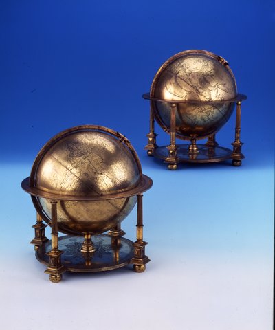 1579年、スルタンムラド3世のトゥグラとラテン語の碑文が描かれた、地球儀と天体の地球儀のペア 作： Gerardus Mercator