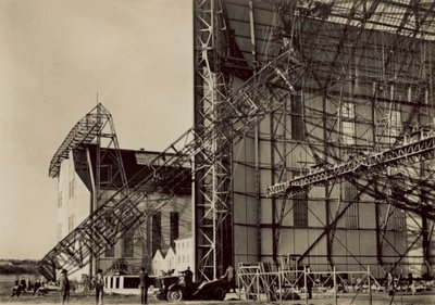 建造中の飛行船LZ130（モノクロ写真） 作： German Photographer