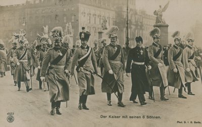 ドイツ皇帝ヴィルヘルム2世と6人の息子たち。1913年に送られた絵葉書。 作： German Photographer