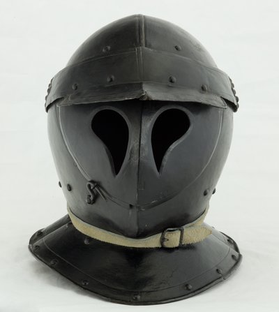 17世紀初頭の「トーテンコップ」形式の閉じたブルゴネット（モダンな革を使用した鉄と黒のペイント） 作： German School