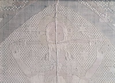14世紀後半の黙示録のキリストとの祭壇布の詳細（リネン） 作： German School