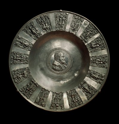 ドイツ美術：1560年頃の錫製サクソン皿。パリ、ルーブル美術館 作： German School