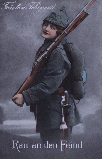 軍服を着たドイツの少女（カラー写真） 作： German School