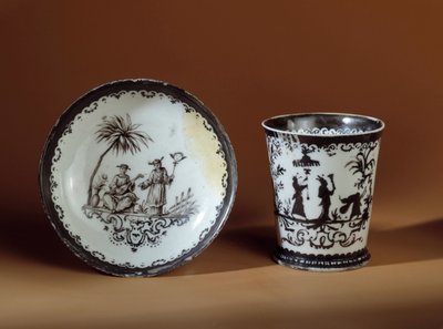 マグカップ型のカップ＆ソーサー Bottger (1682-1719) 磁器製 Maissen、Ausbourgの中華店の装飾品。1718年 パリ、装飾美術 作： German School