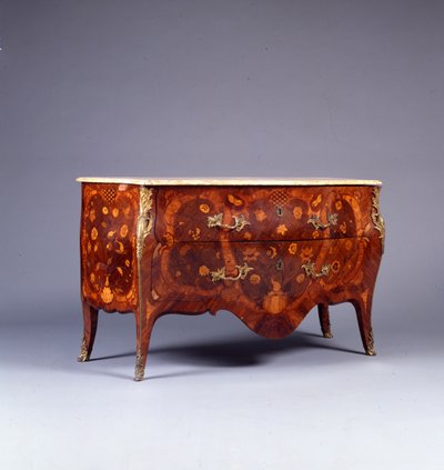 寄木細工と寄木細工の箪笥の1つ、c.1765（漆塗りの真ちゅう製のキングウッド、アマランサス、チューリップウッド、ボアサテン）（463022も参照） 作： German School