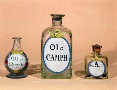 カンフルとスピリットオブワイン用の薬瓶（ガラス） 作： German School