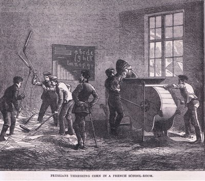 フランスの学校の教室でトウモロコシを脱穀するプロイセン人（Cassells History of the War between France and Germany, published by Cassell and Company Limited, c.1890）（リトグラフ版 作： German School