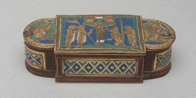 ピュークス」1170～1180年頃（金メッキを施した銅、シャンルベ・エナメル、七宝、木芯（モダン 作： German School