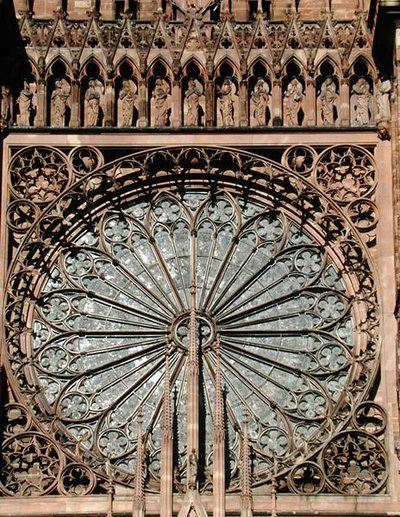 1277年に作られた西面のバラ窓（写真） 作： German School