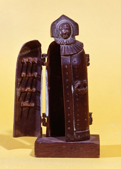 ニュルンベルクの黒い聖母像、15世紀の像を縮小したもので、魔女を拷問するために使われていた。 作： German School