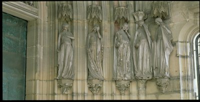ファイブ・フーリッシュ・バージン、パラダイス・ポータルのわき柱、1250年頃に彫られた人物、1350年頃にポーチが建てられた人物（173982と173984も参照） 作： German School