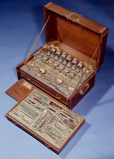 旅行用の手術と薬局のキット。1640.アウグスブルク装飾美術、パリ。 作： German School