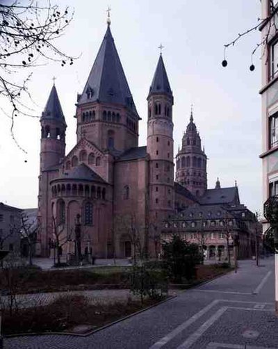 北東からの聖マーティン大聖堂と聖シュテファン大聖堂の眺め 作： German School