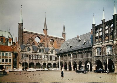 マーケット広場の市庁舎の眺め 作： German School