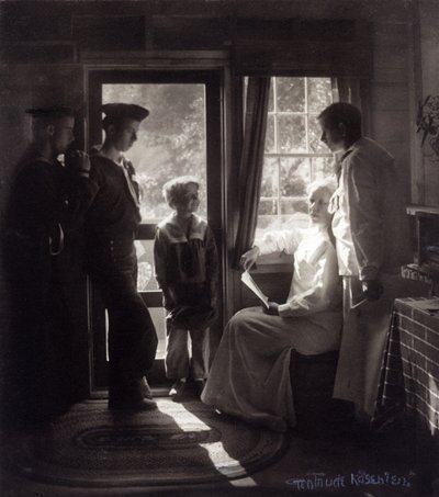 家の中に広がる太陽の光 作： Gertrude Käsebier