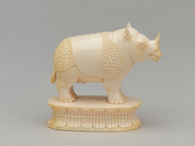 白いビショップ、チェスの駒、インド、1820年頃 作： Geskel Saloman