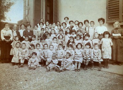 イタリア・ヌォーヴァ "幼稚園での予備役の子供たち（1915年9月20日）（モノクロ写真 作： Giacomo Brogi