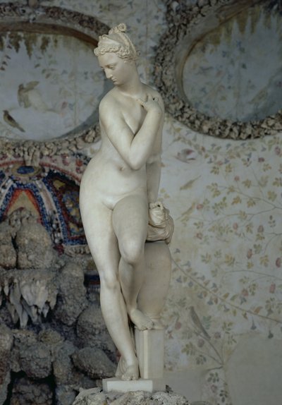 金星は彼女の浴室から足を踏み出す、1573年（大理石） 作： Giambologna